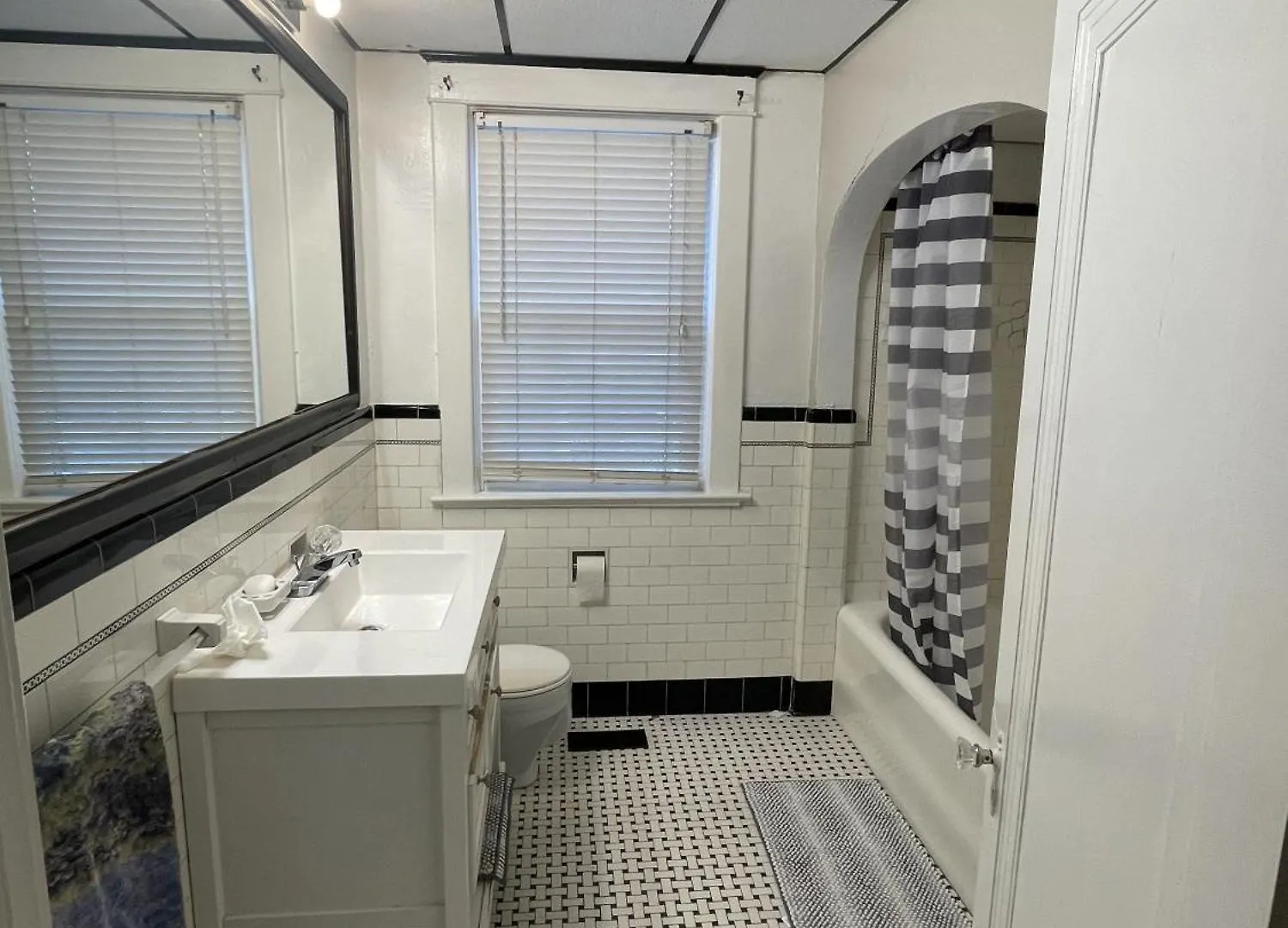 Roomy Beachfront Apartment, Deck, Game Room! Apts North Camellia Acres 0*,