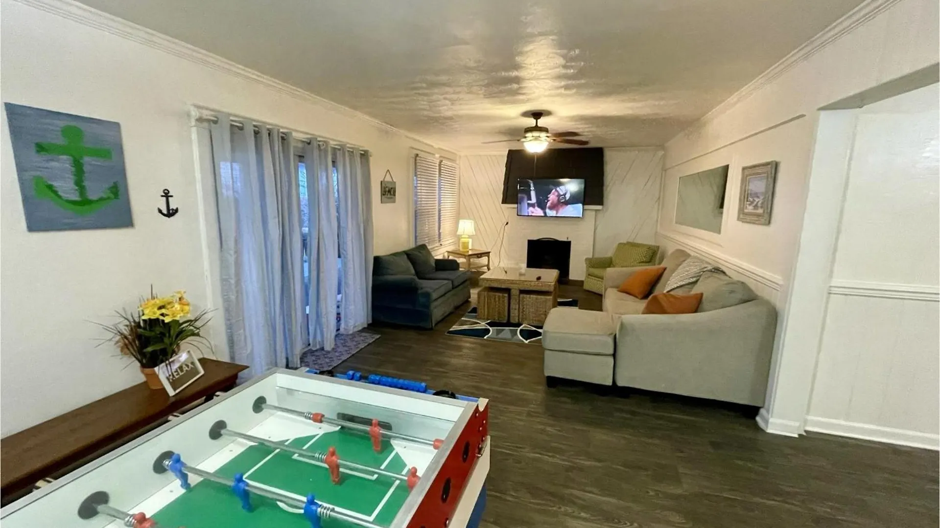 Roomy Beachfront Apartment, Deck, Game Room! Apts North Camellia Acres